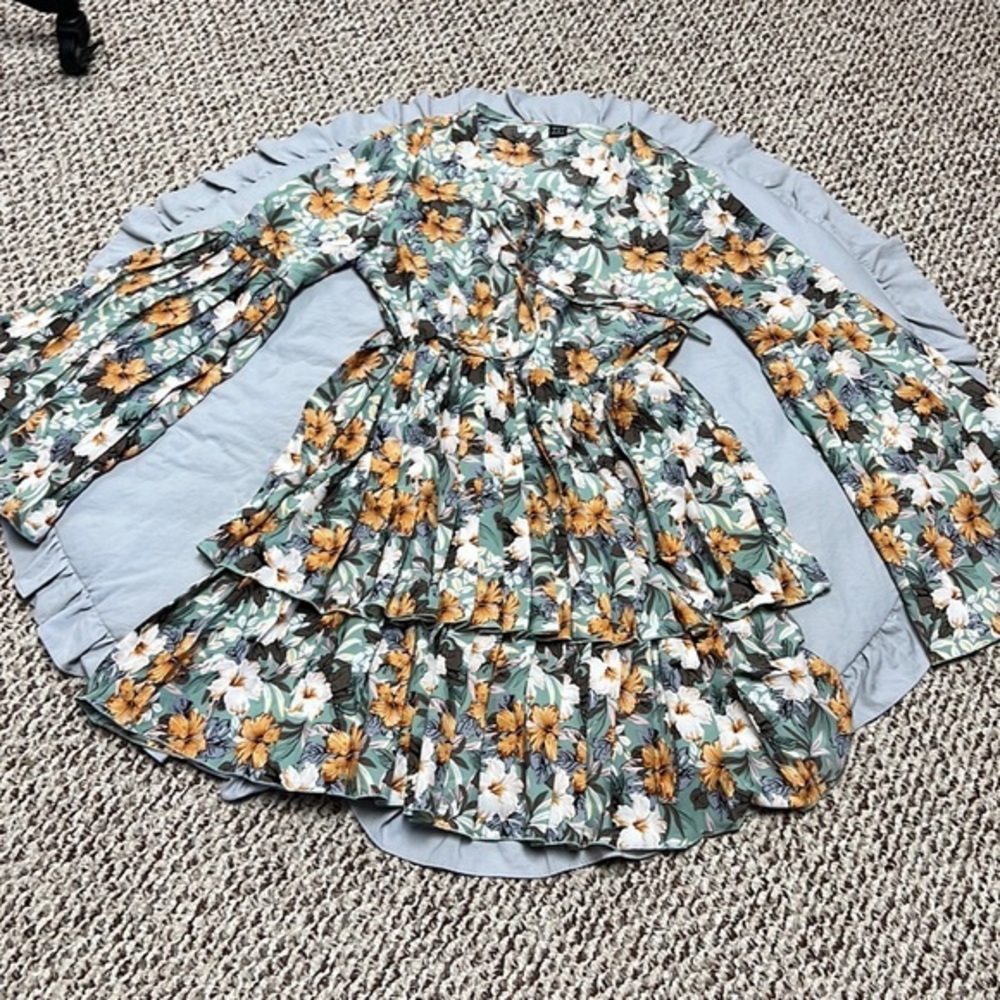 Woman’s‎ dresses - Picture 10 of 12